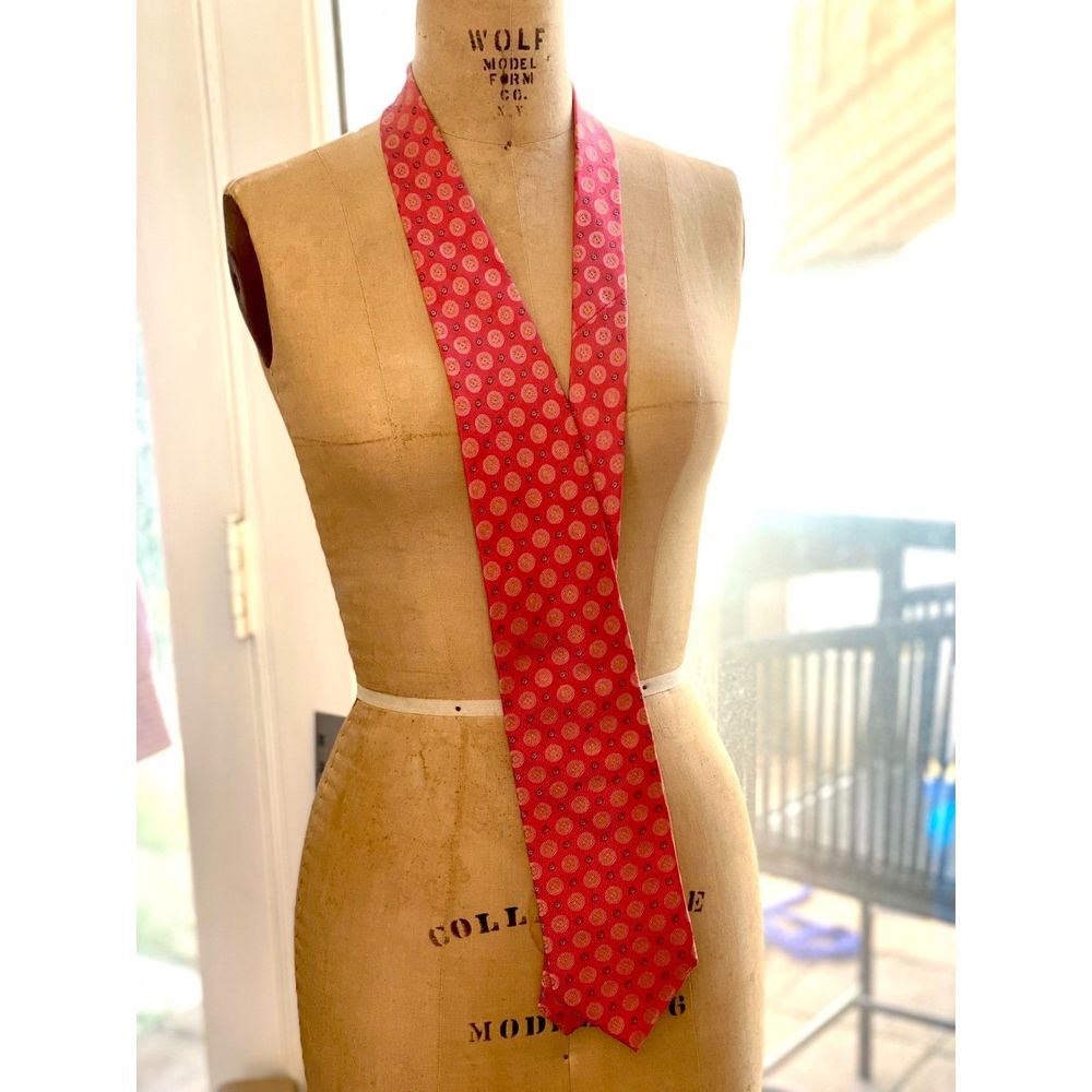 Boss Hugo Boss 100% Silk Pink Coral Daisy Floral Neck Tie Made in Italy